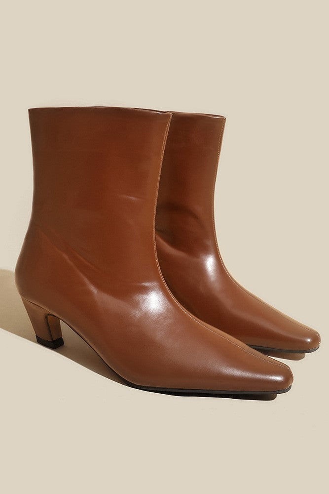 Elegantly Styled Boots for Everyday Wear