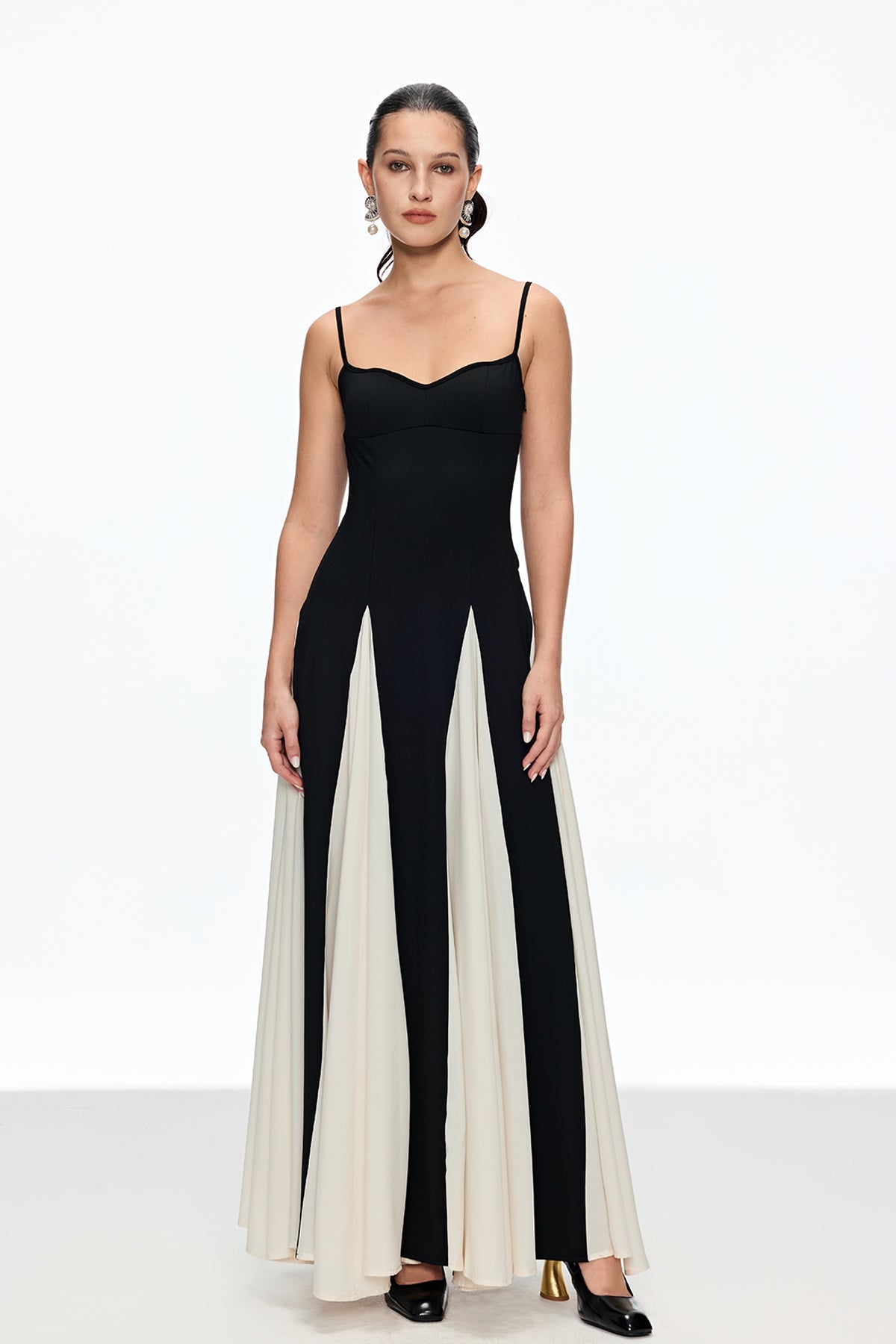 Gracefully Styled Dress for Any Occasion