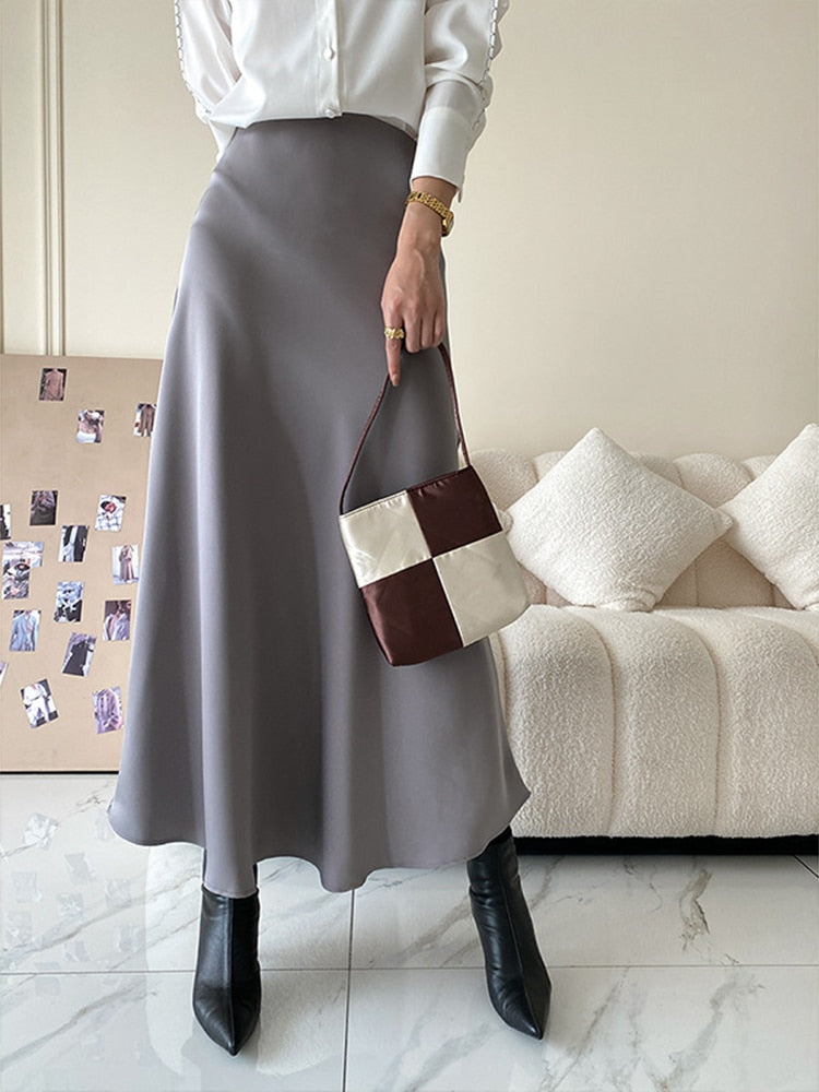 Effortlessly Elegant Garment with a Timeless Design