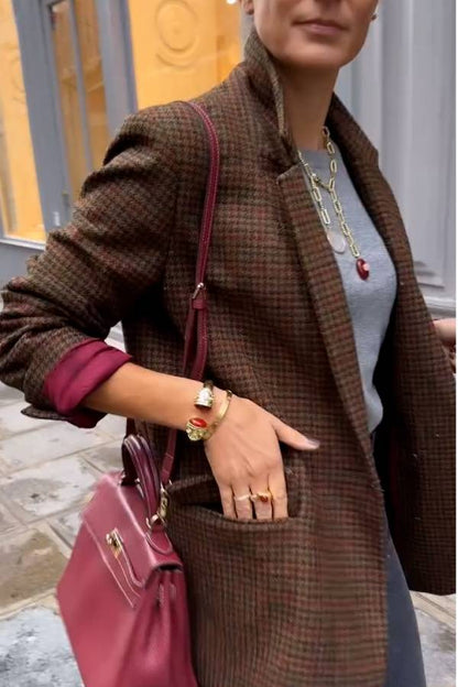 Well Tailored Jacket with a Graceful Silhouette