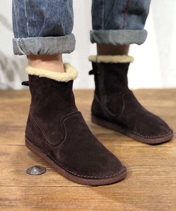 Effortlessly Elegant Boots with a Timeless Design