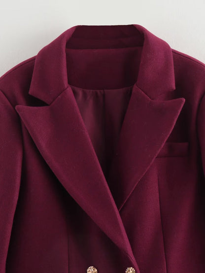 Sophisticated Garment with a Clean Classic Look