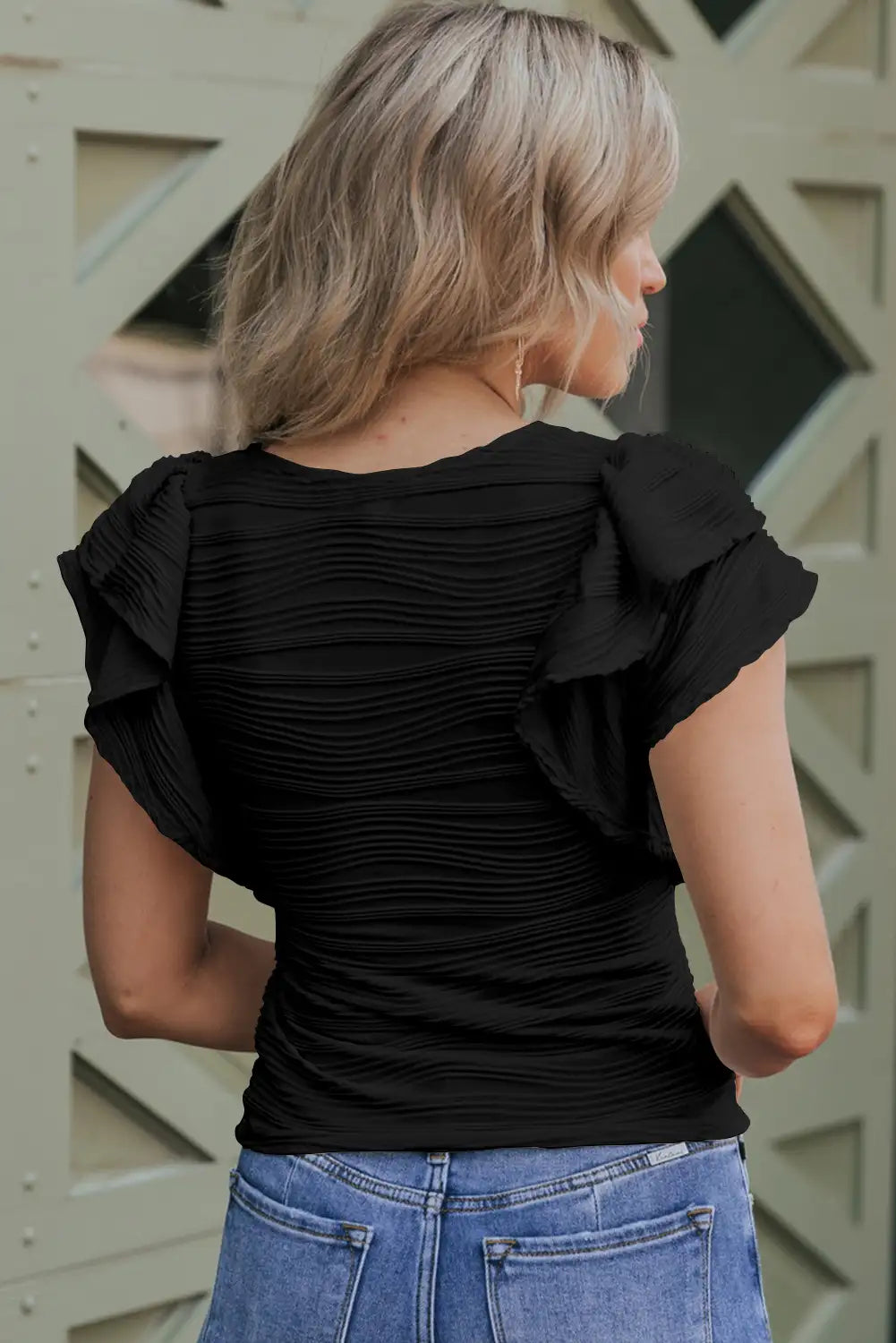 Effortlessly Elegant Top with a Timeless Design