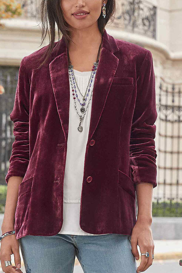 Well Tailored Jacket with a Graceful Silhouette