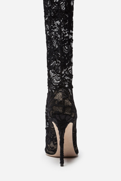 Well Tailored Boots with a Graceful Silhouette