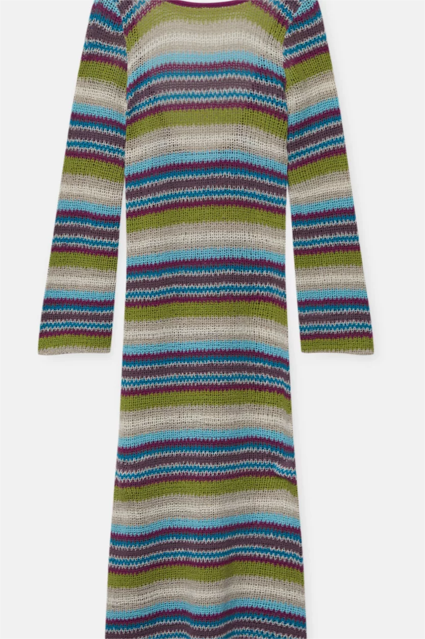 Classic Vintage Sweater with a Flattering Fit