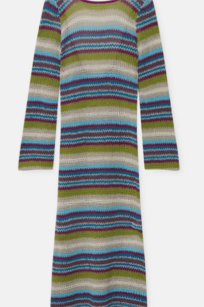 Classic Vintage Sweater with a Flattering Fit