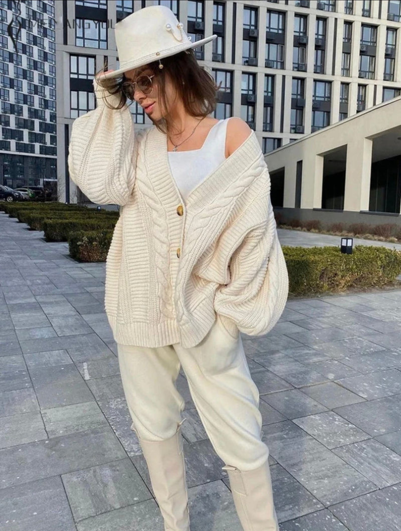 Well Tailored Cardigan with a Graceful Silhouette