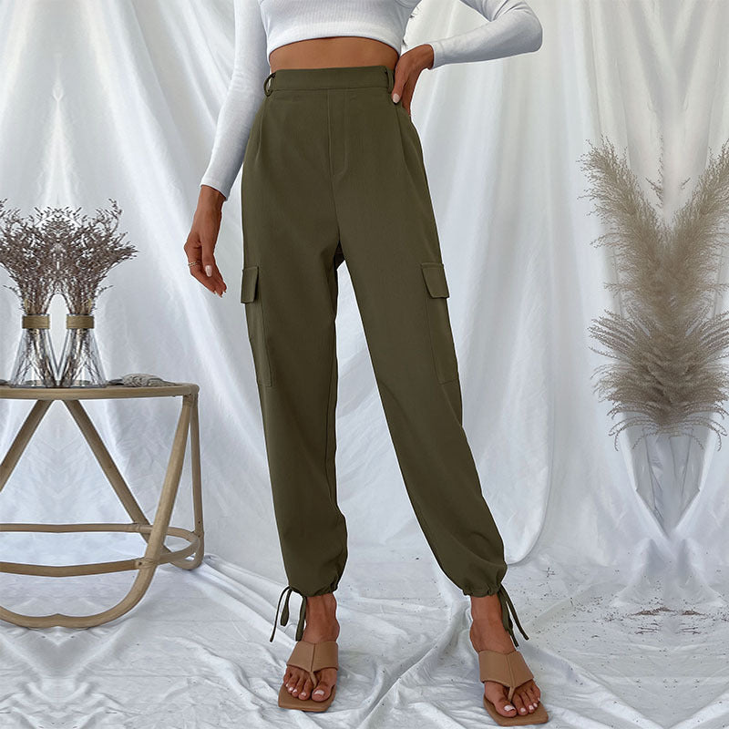 Effortlessly Elegant Pants with a Timeless Design