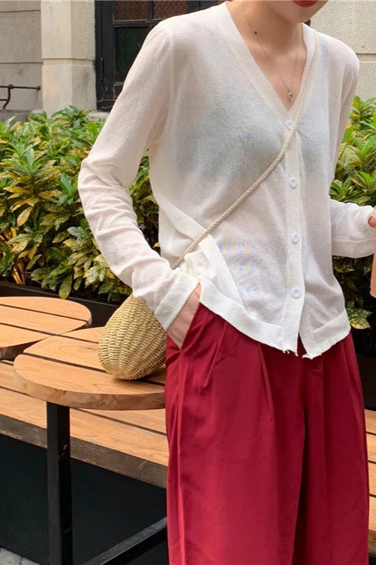 Well Tailored Cardigan with a Graceful Silhouette