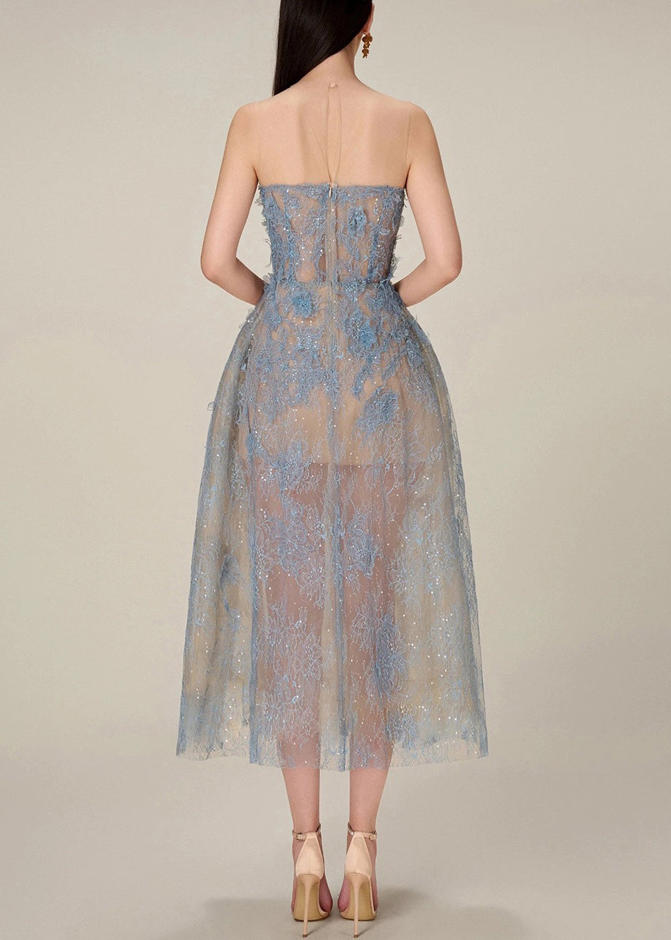 Well Tailored Dress with a Graceful Silhouette
