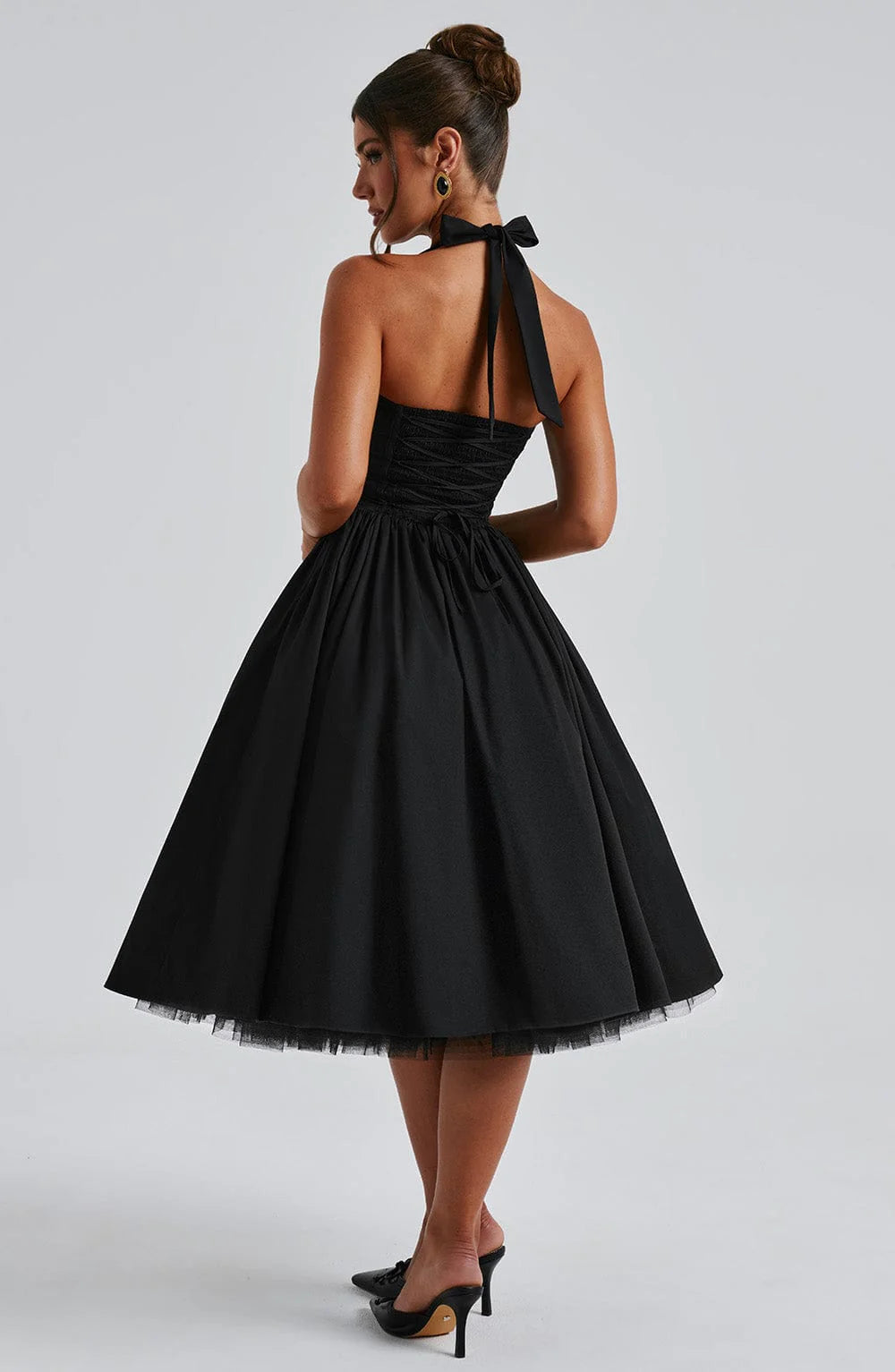Effortlessly Elegant Dress with a Timeless Design