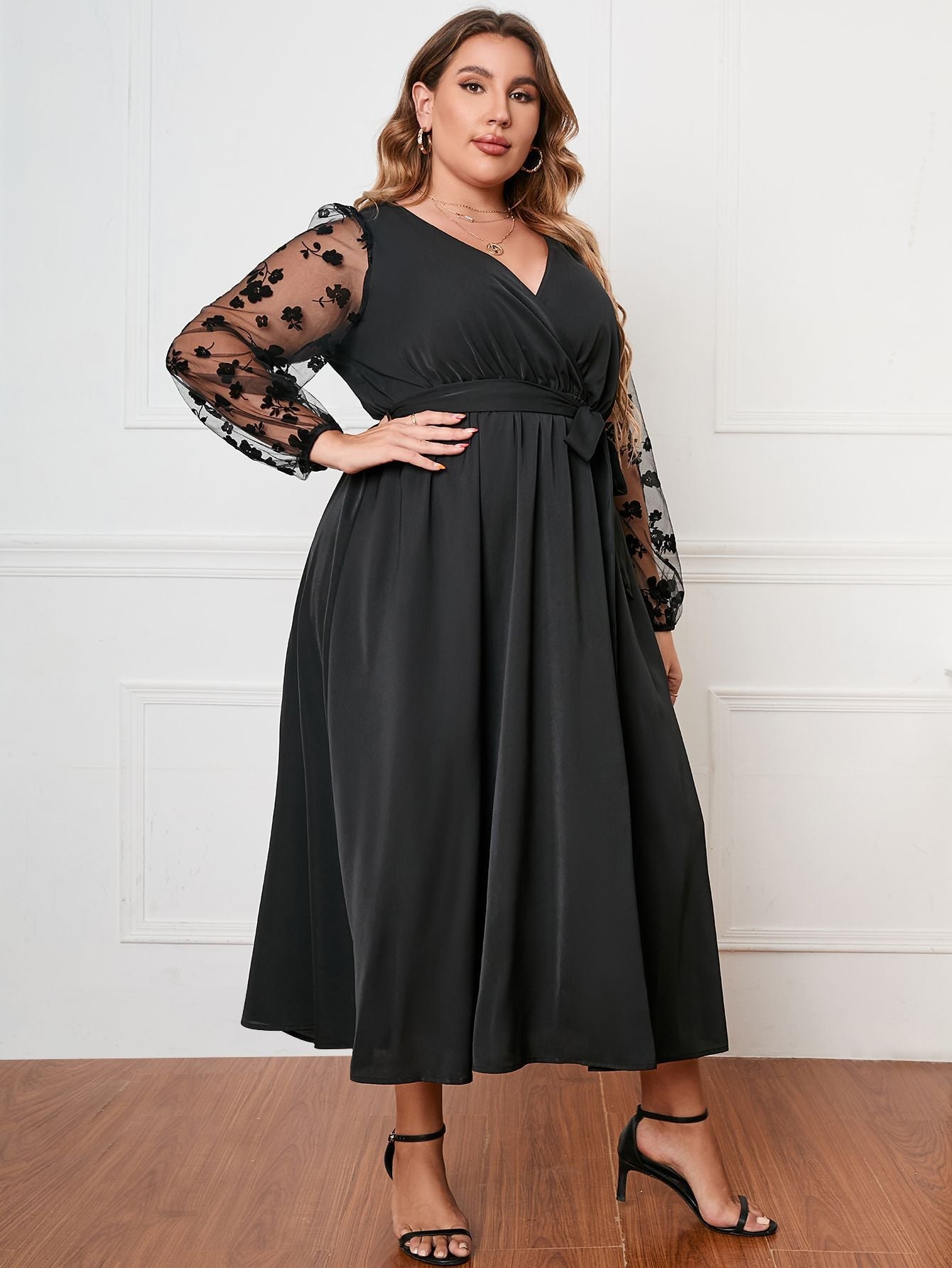 Well Tailored Dress with a Graceful Silhouette
