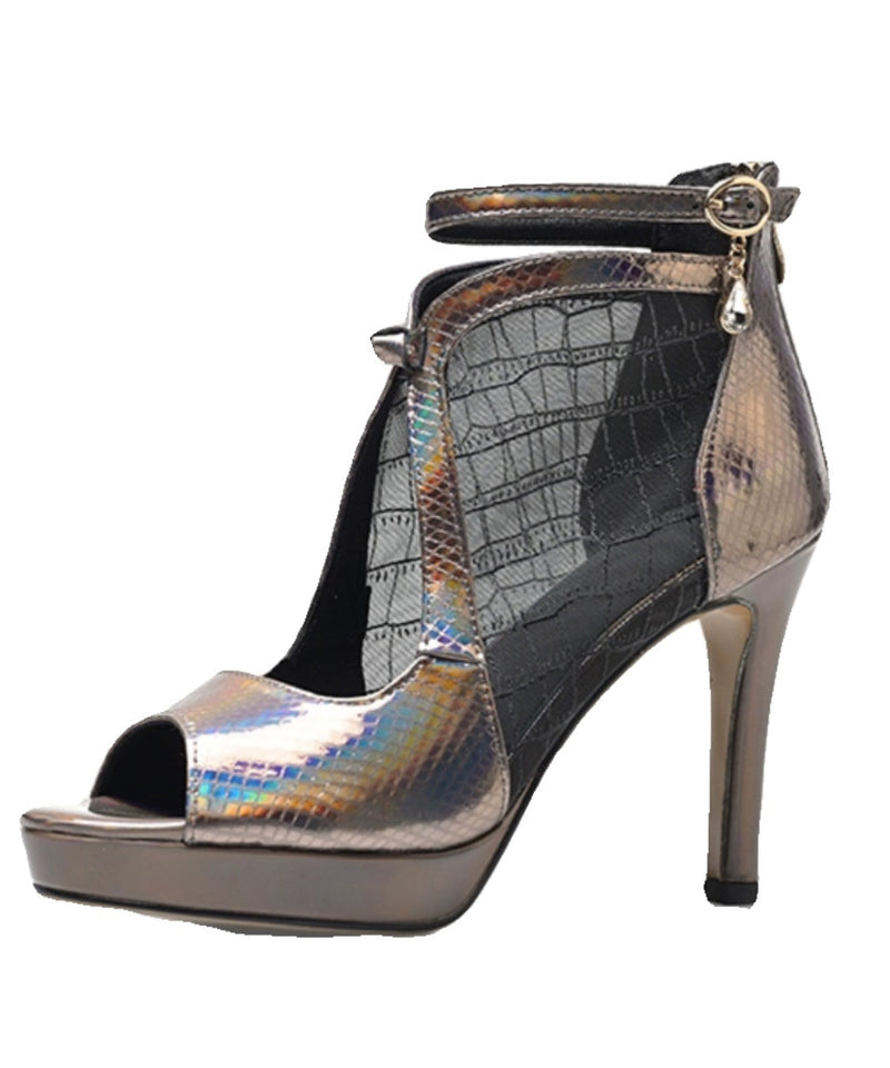 Classic Vintage Sandals with a Flattering Fit