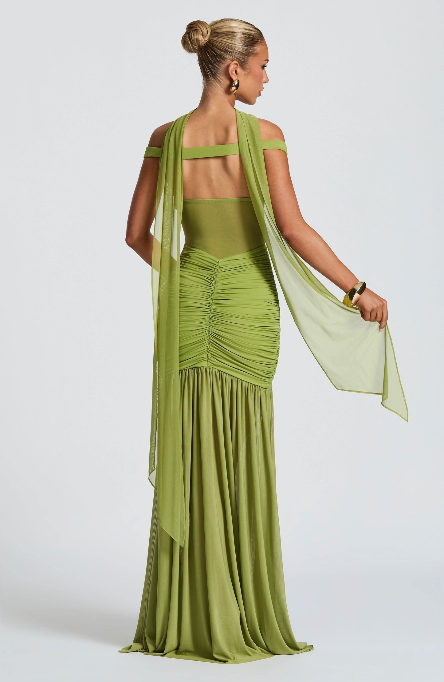 Well Tailored Dress with a Graceful Silhouette