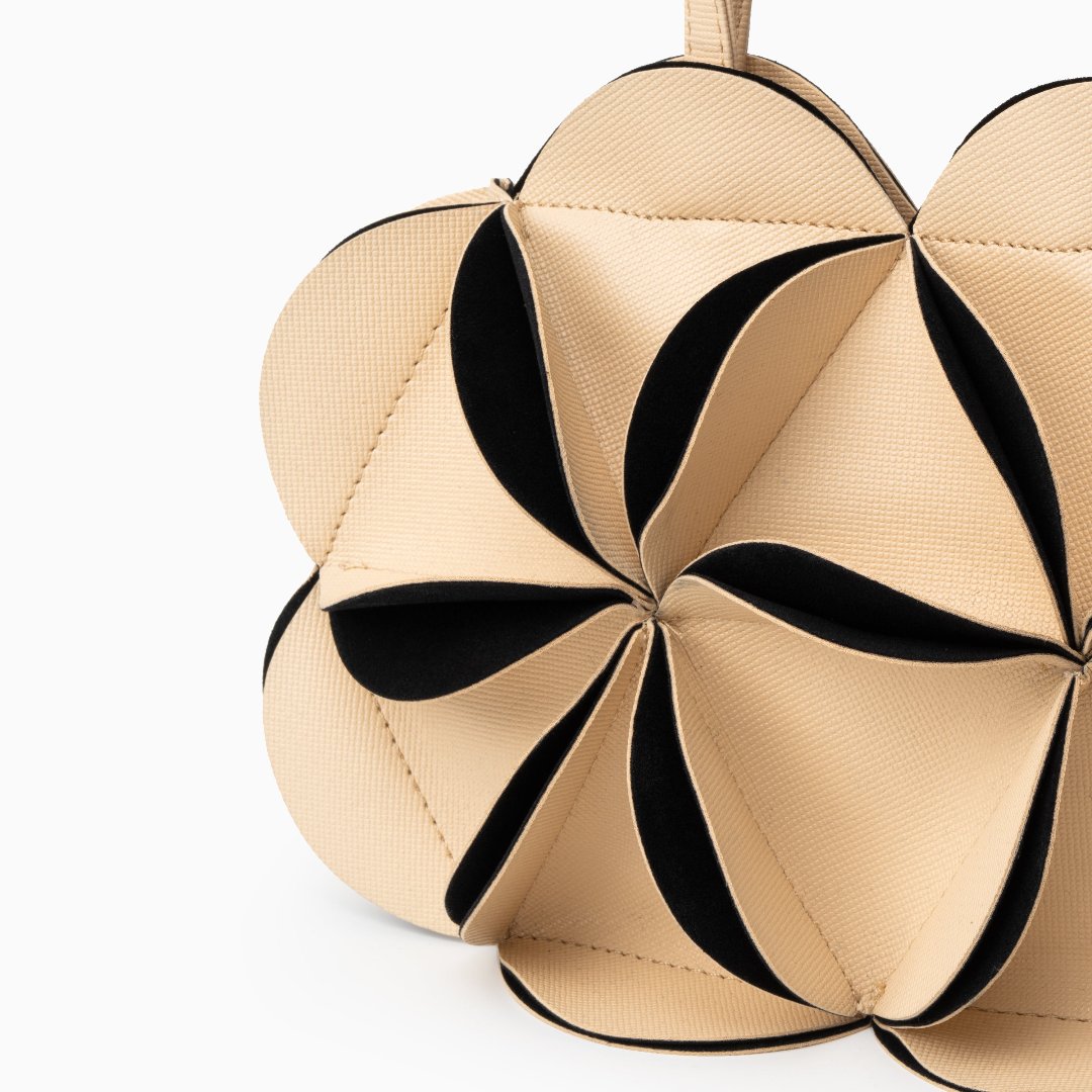 Gracefully Styled Bag for Any Occasion