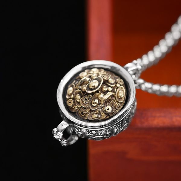 Classic Vintage & Enduringly Stylish Garment