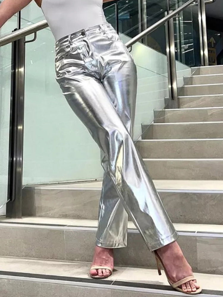 Well Tailored Pants with a Graceful Silhouette