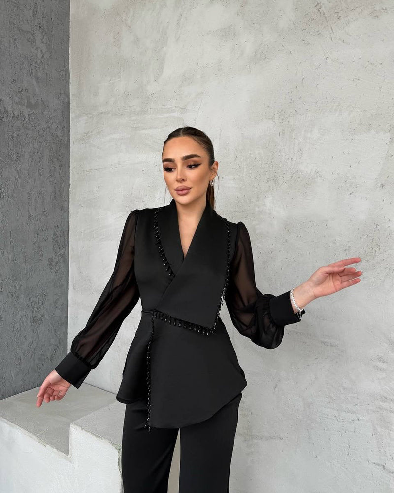 Effortlessly Elegant Garment with a Timeless Design