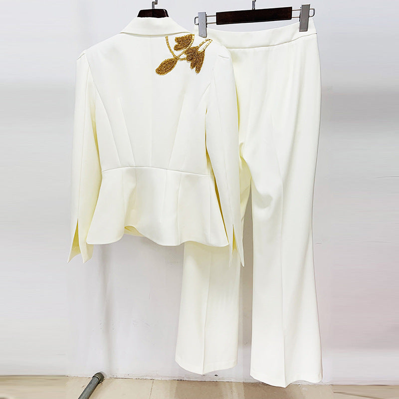 Effortlessly Elegant Pants with a Timeless Design