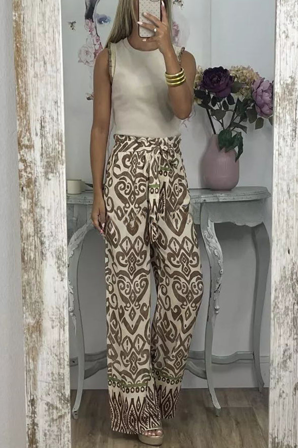 Classic Vintage Pants with a Flattering Fit