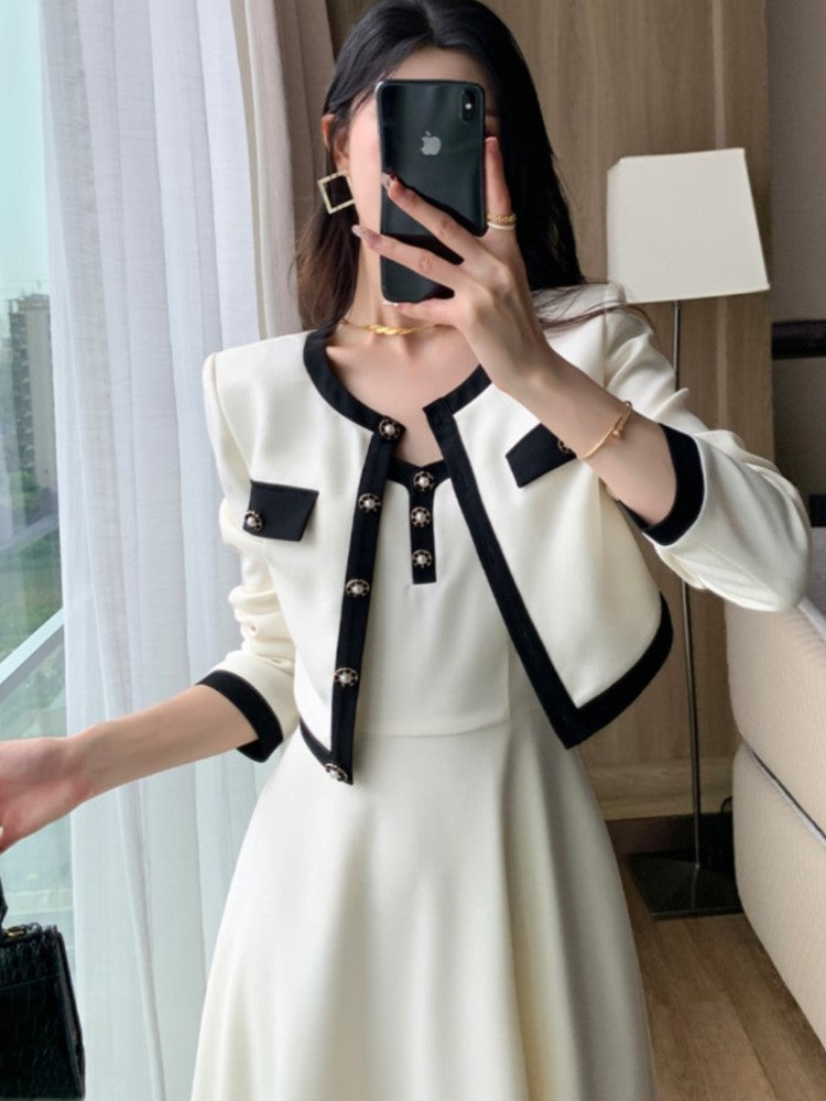 Effortlessly Elegant Dress with a Timeless Design