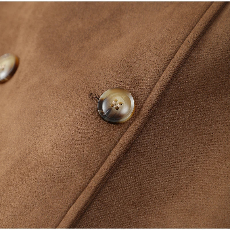 Well Tailored Coat with a Graceful Silhouette
