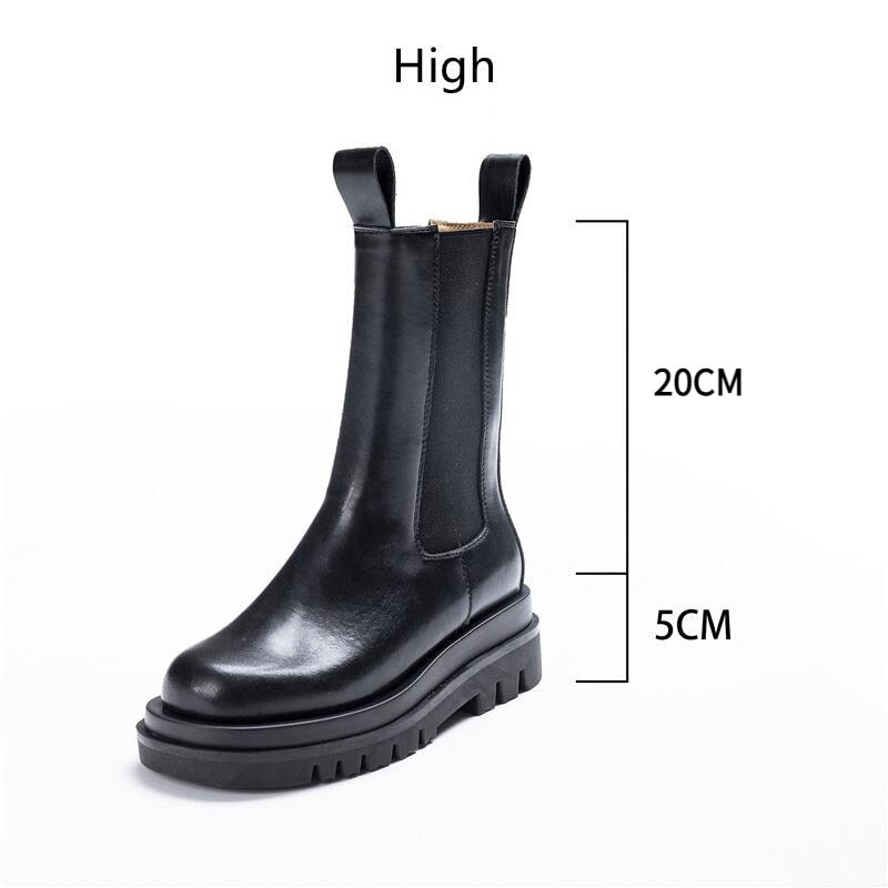 Well Tailored Boots with a Graceful Silhouette