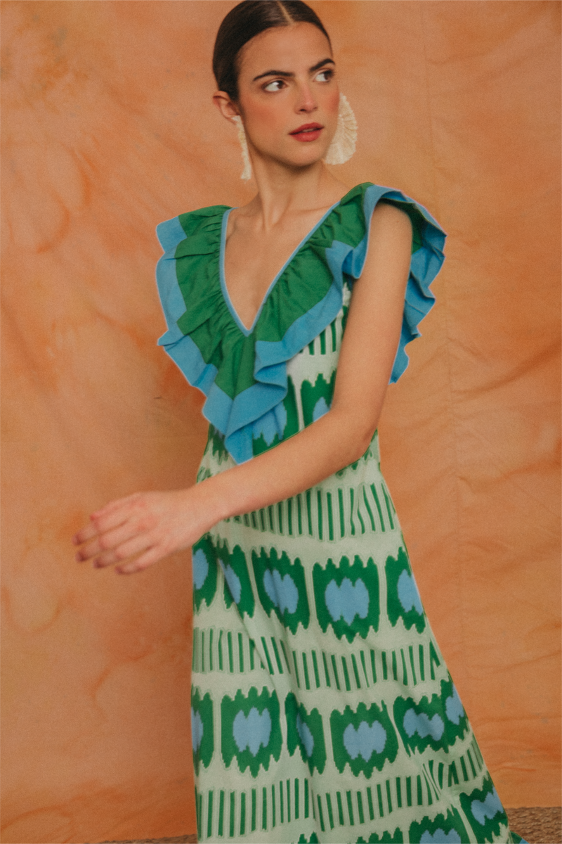 Classic Vintage Dress with a Flattering Fit