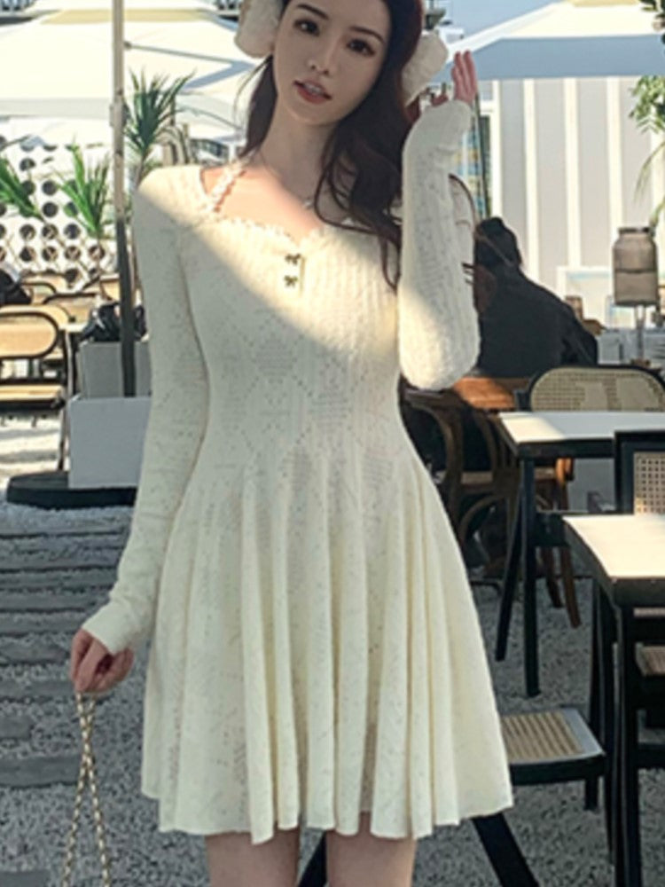 Beautifully Finished Dress in a Timeless Design
