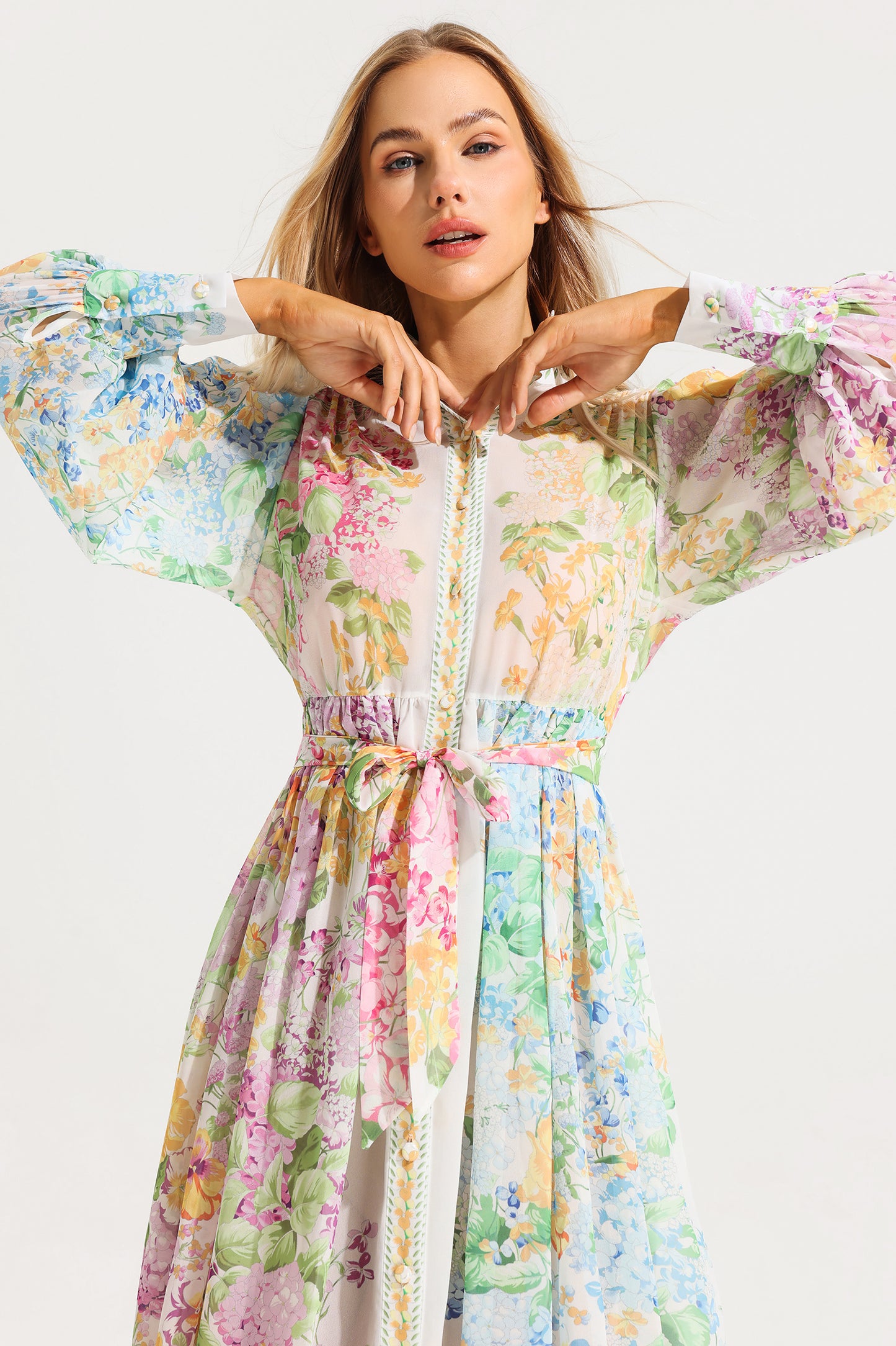 Beautifully Finished Dress in a Timeless Design
