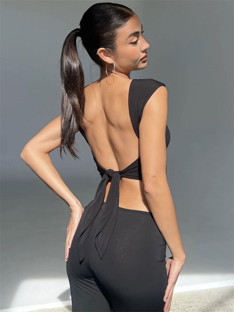 Well Tailored Top with a Graceful Silhouette