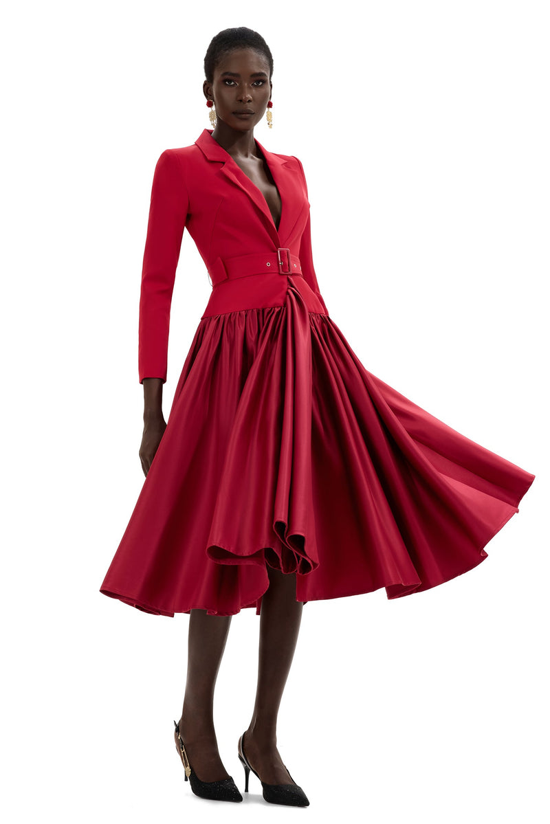Beautifully Finished Dress in a Timeless Design