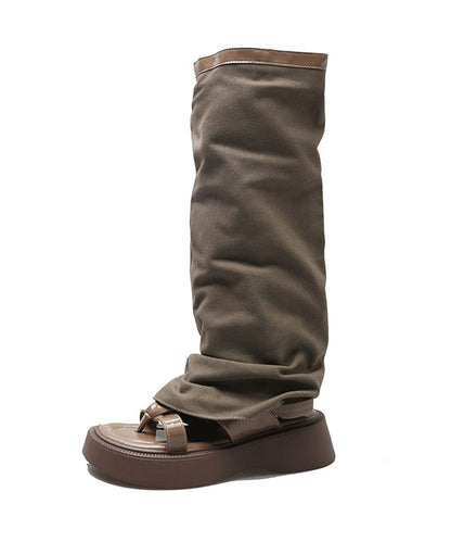 Effortlessly Elegant Boots with a Timeless Design