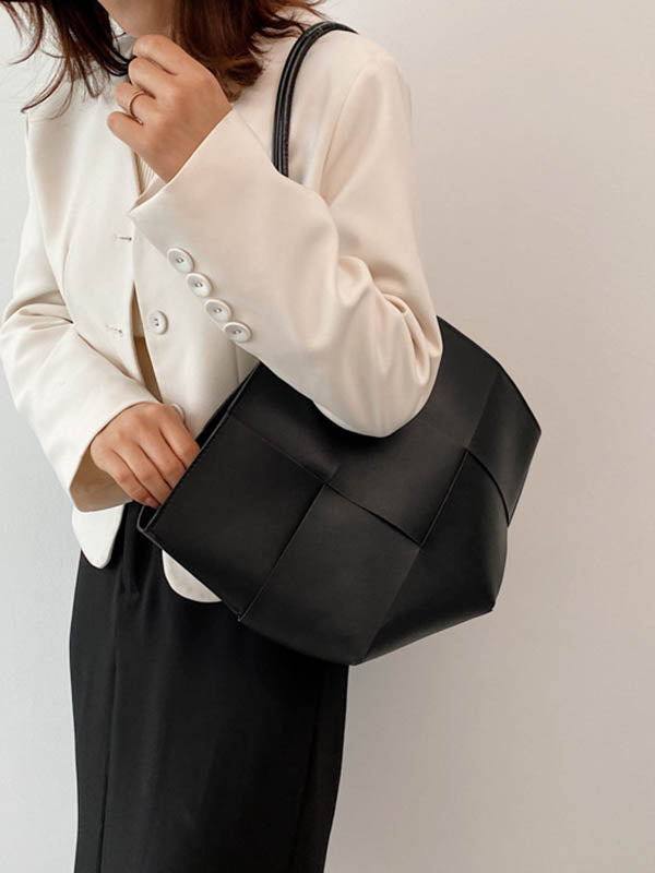 Beautifully Finished Bag in a Timeless Design