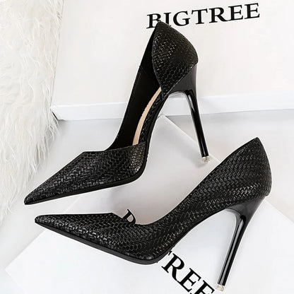 Effortlessly Elegant Heels with a Timeless Design