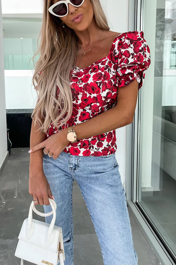 Well Tailored Top with a Graceful Silhouette