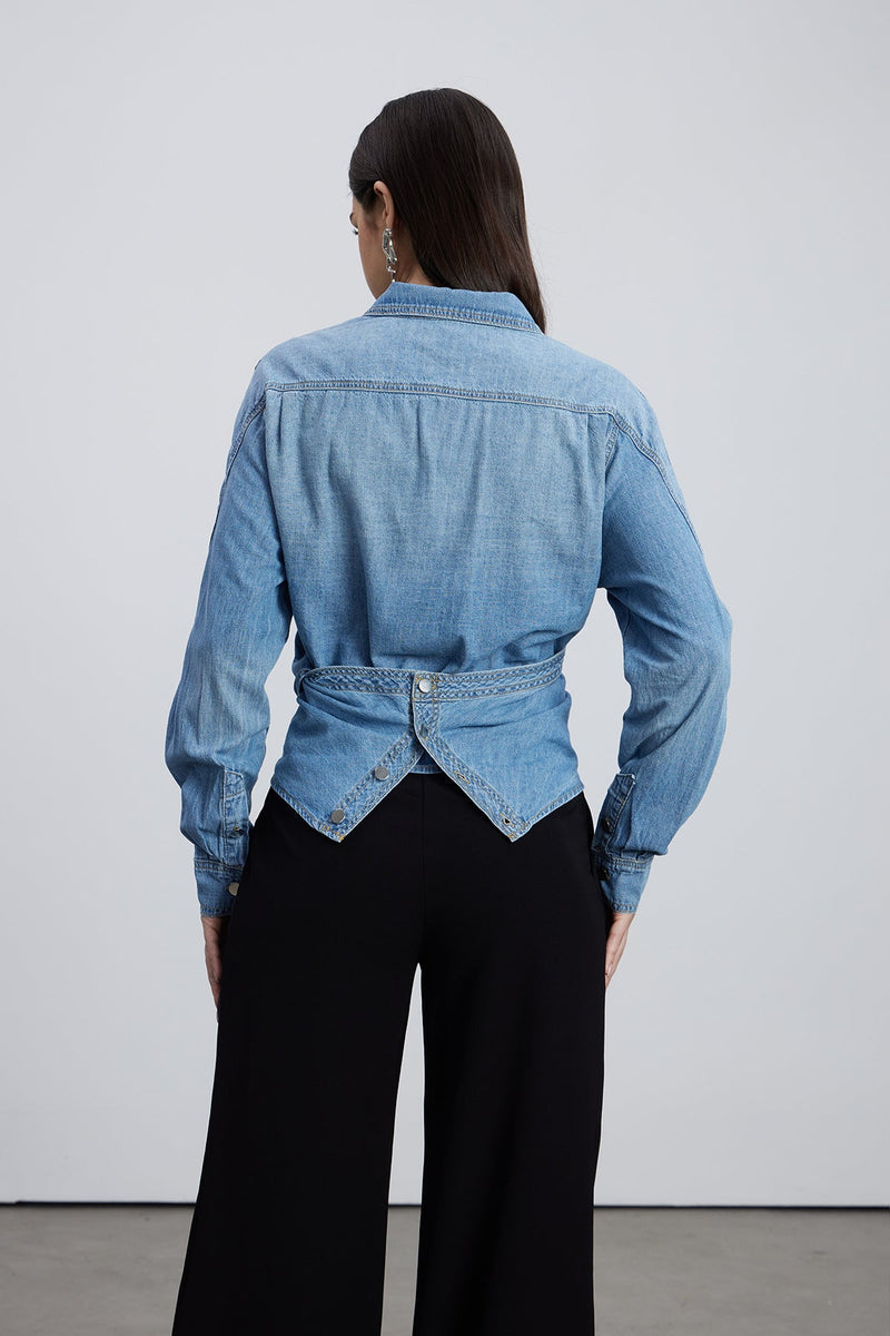 Beautifully Finished Shirt in a Timeless Design