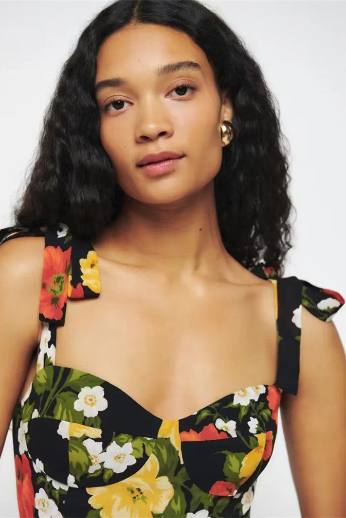 Classic Vintage Dress with a Flattering Fit