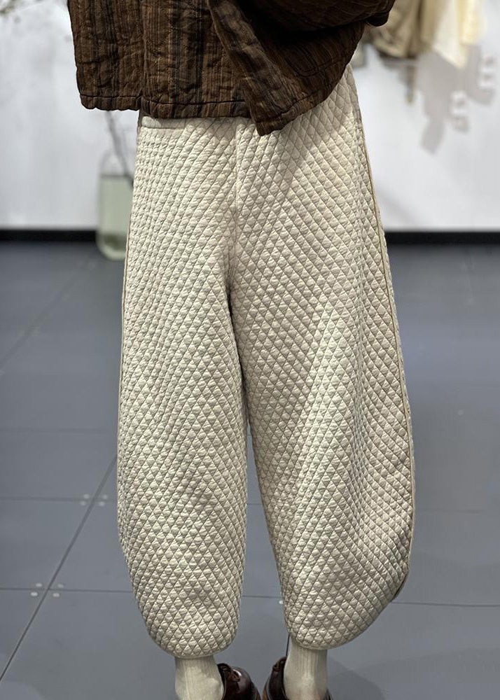 Effortlessly Elegant Pants with a Timeless Design