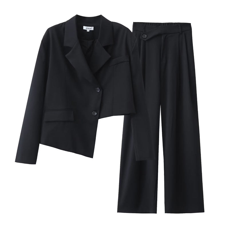 Well Tailored Pants with a Graceful Silhouette
