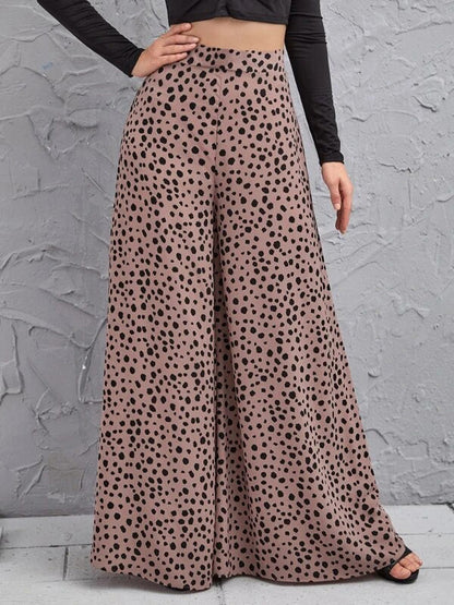 Effortlessly Elegant Pants with a Timeless Design