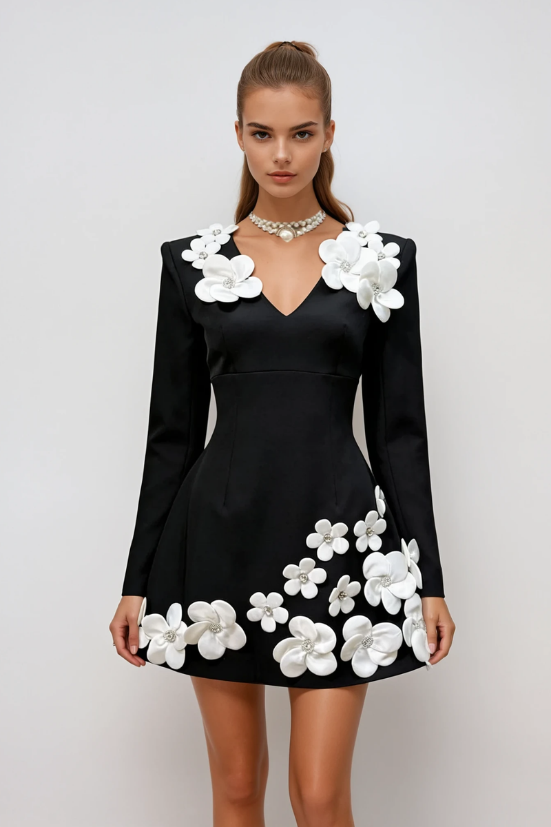 Beautifully Finished Dress in a Timeless Design