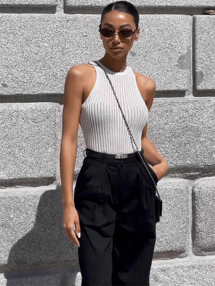 Classic Vintage Pullover with a Flattering Fit