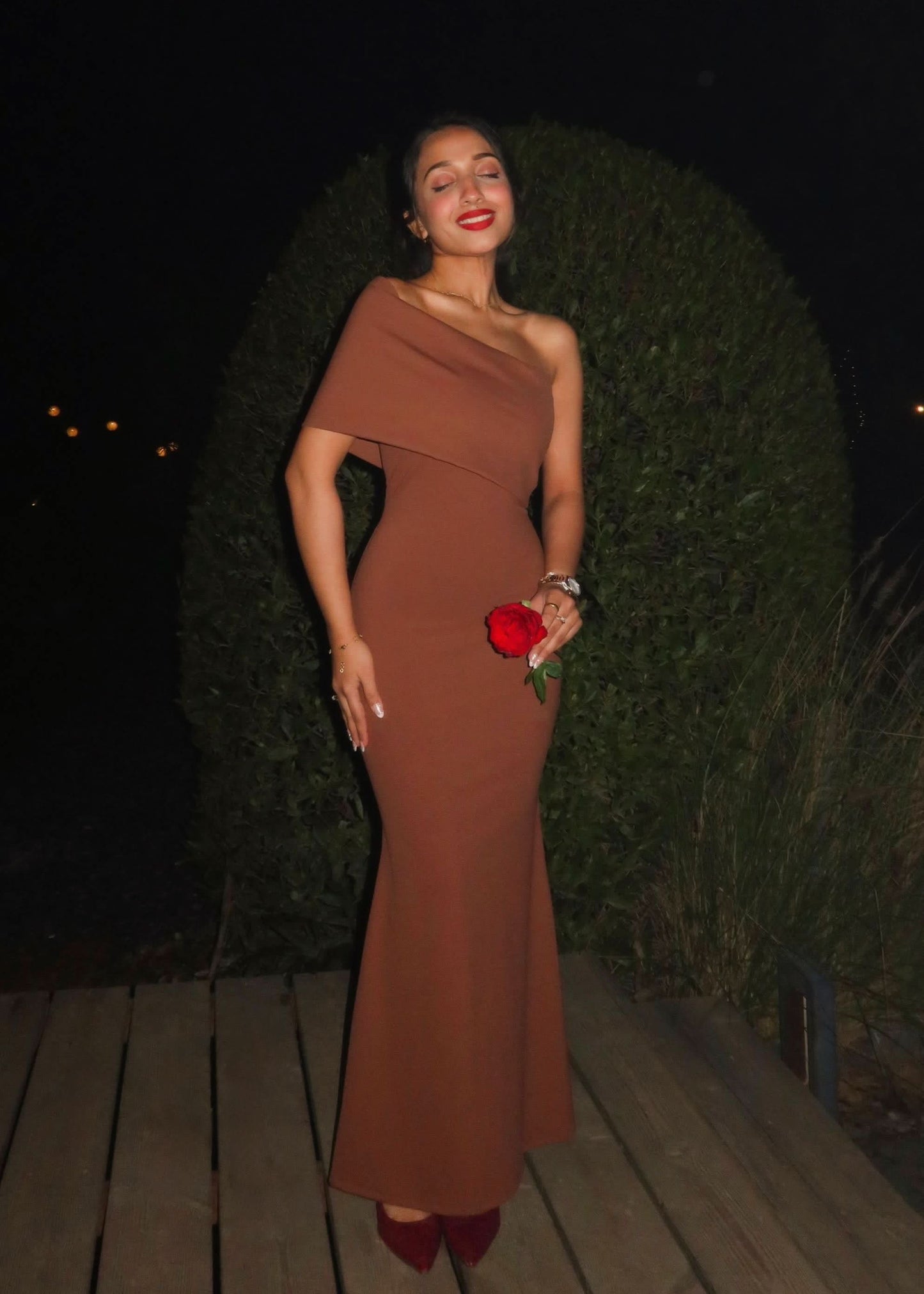 Well Tailored Dress with a Graceful Silhouette