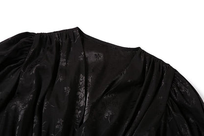 Effortlessly Elegant Dress with a Timeless Design