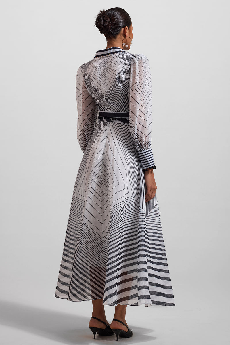 Effortlessly Elegant Top with a Timeless Design