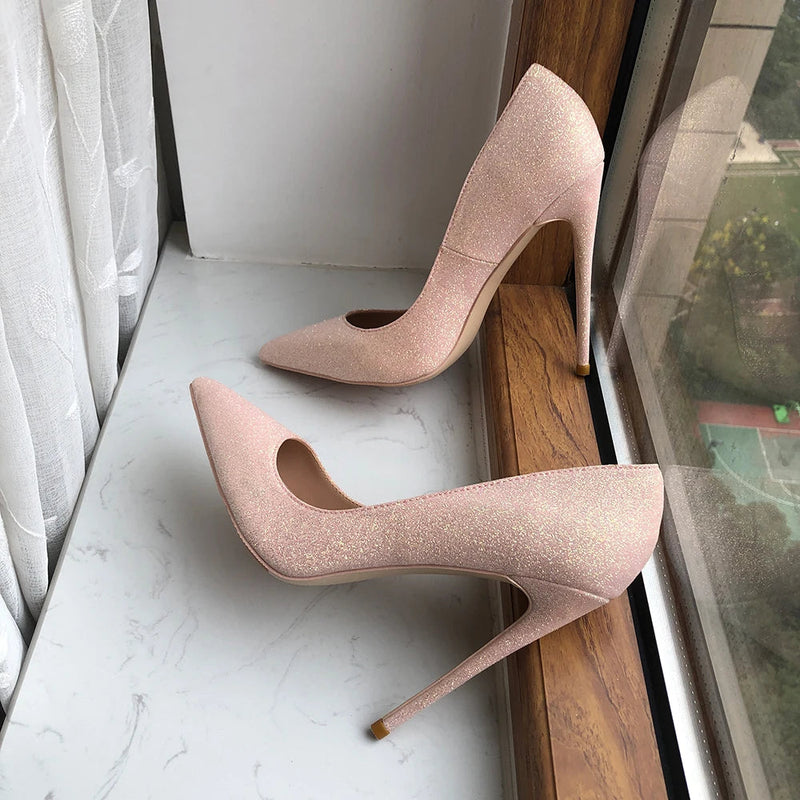 Well Tailored Shoes with a Graceful Silhouette