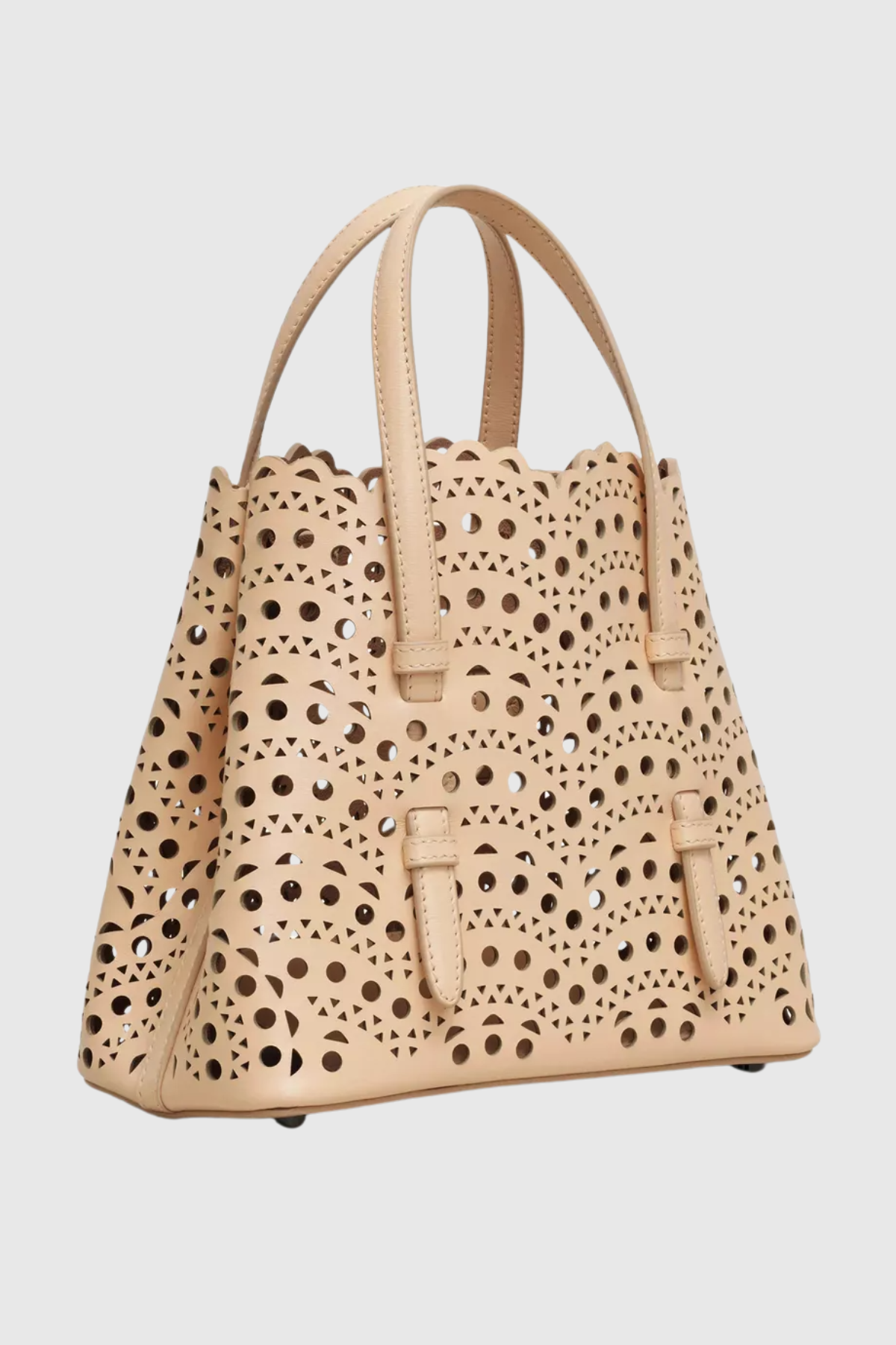 Well Tailored Bag with a Graceful Silhouette
