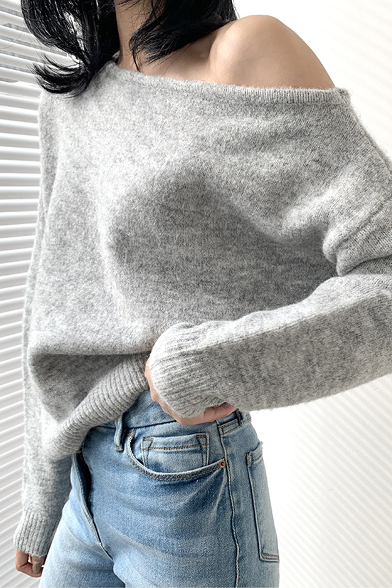 Well Tailored Sweater with a Graceful Silhouette